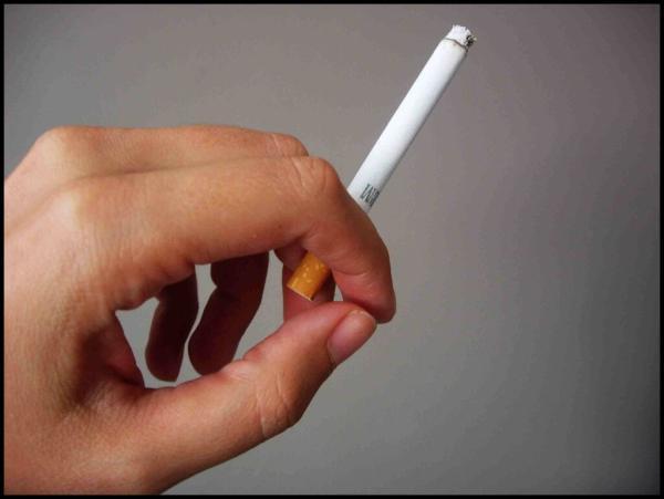 اینفوگرافیک ، آمار بالای مصرف سیگار در ایران؛ روستائیان بیشتر سیگار می کشند ، زنان کم سن جلوتر از مردان در صف مصرف کنندگان دائمی!